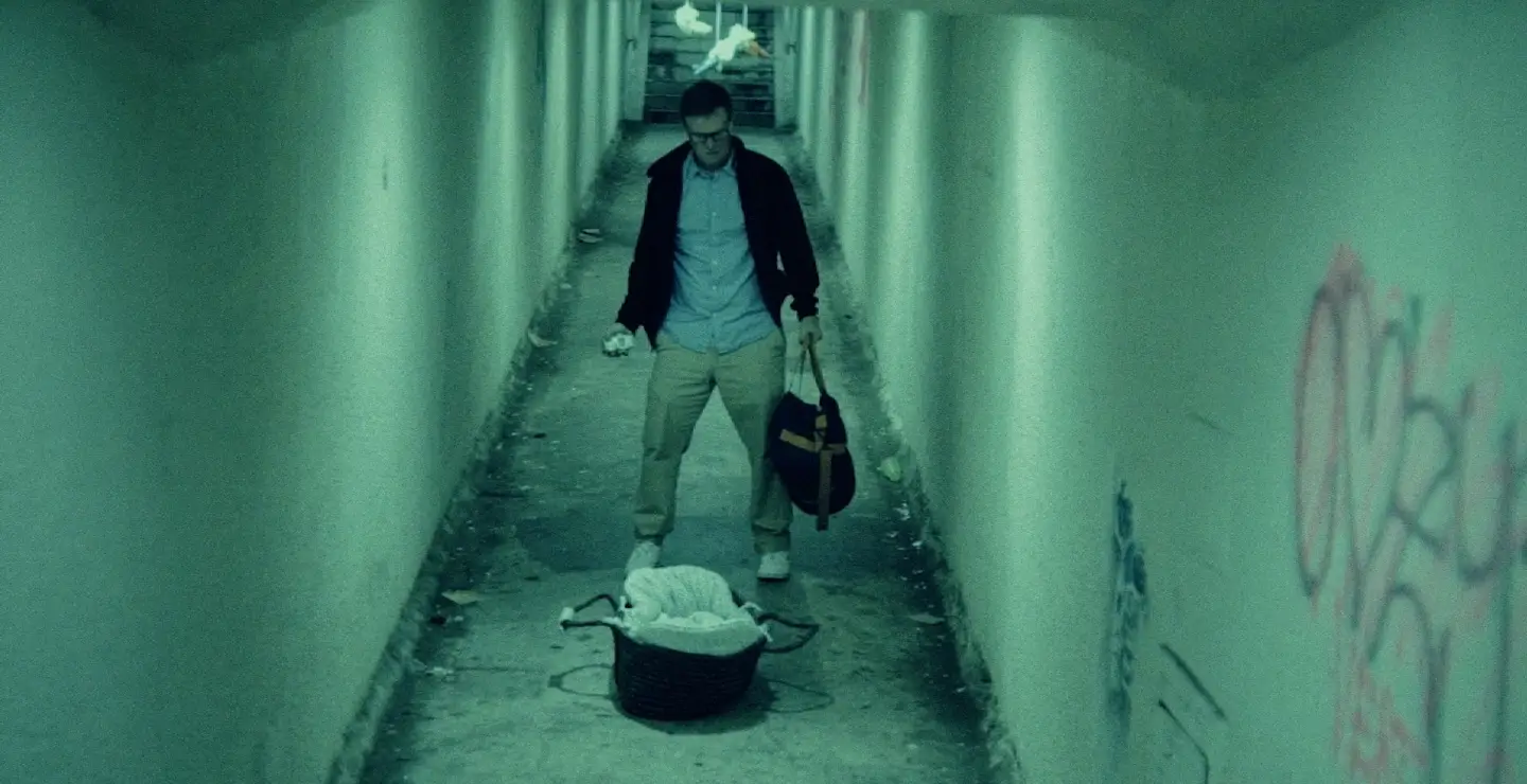 Imagen de la película Listen Carefully