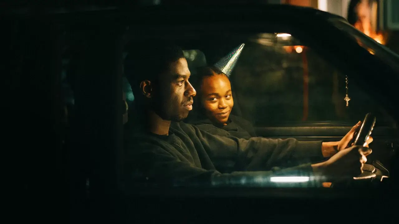 Imagen de la película Los Extraños, dirigida por Nathaniel Martello-White en 2023. Género: Thriller