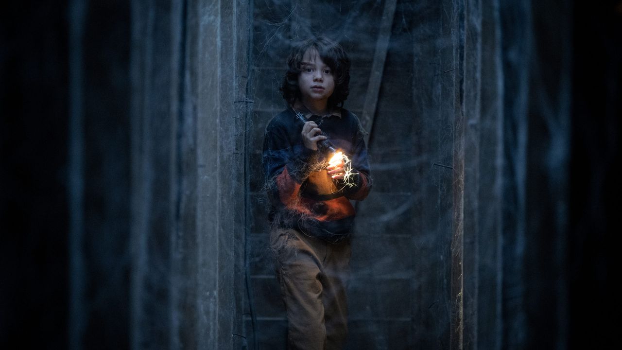 Imagen de la película No tengas miedo (Cobweb)