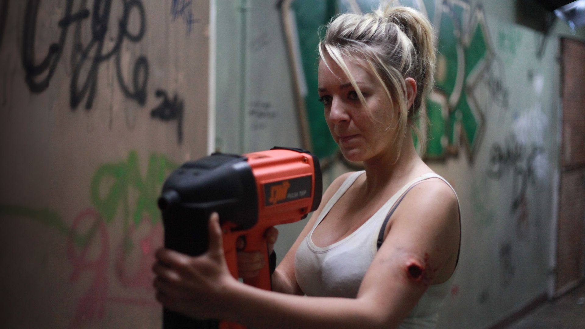 Imagen de la película Francotirador (Tower Block), dirigida por David Beton, James Nunn en 2012. Género: Thriller